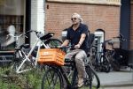 Amsterdam 24 juli 2023
Victor Reinier op zijn fiets in Amsterdam zuid.