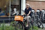 Amsterdam 24 juli 2023
Victor Reinier op zijn fiets in Amsterdam zuid.