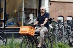 Amsterdam 24 juli 2023
Victor Reinier op zijn fiets in Amsterdam zuid.