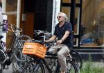 Amsterdam 24 juli 2023
Victor Reinier op zijn fiets in Amsterdam zuid.