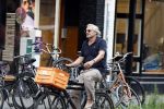 Amsterdam 24 juli 2023
Victor Reinier op zijn fiets in Amsterdam zuid.