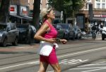 Amsterdam 15 augustus 2024
Caroline Tensen in sport outfit met haar mini cabrio in Amsterdam zuid.