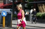Amsterdam 15 augustus 2024
Caroline Tensen in sport outfit met haar mini cabrio in Amsterdam zuid.