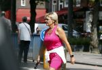 Amsterdam 15 augustus 2024
Caroline Tensen in sport outfit met haar mini cabrio in Amsterdam zuid.