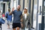 Amsterdam 8 augustus 2024
Dave Roelvink en zijn nieuwe vriendin Marijn Kuipers op de pc hooftstraat bij Dave zijn appartement .