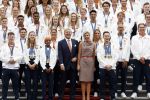 Den Haag 13 augustus 2024
Alle medaillewinnaars bij de olympische spelen op bezoek bij Koning Willem Alexander en Koningin Maxima op huis ten Bosch . oa aanwezig Femke Bol Sifan hassan Harrie Lavreysen Sharon v Rouwendaal Worthy de Jong Marit Bouwmeester Roy v d Berg de Hockey heren de hockey dames en alle roeiers.