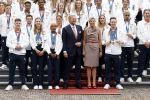 Den Haag 13 augustus 2024
Alle medaillewinnaars bij de olympische spelen op bezoek bij Koning Willem Alexander en Koningin Maxima op huis ten Bosch . oa aanwezig Femke Bol Sifan hassan Harrie Lavreysen Sharon v Rouwendaal Worthy de Jong Marit Bouwmeester Roy v d Berg de Hockey heren de hockey dames en alle roeiers.