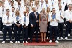 Den Haag 13 augustus 2024
Alle medaillewinnaars bij de olympische spelen op bezoek bij Koning Willem Alexander en Koningin Maxima op huis ten Bosch . oa aanwezig Femke Bol Sifan hassan Harrie Lavreysen Sharon v Rouwendaal Worthy de Jong Marit Bouwmeester Roy v d Berg de Hockey heren de hockey dames en alle roeiers.