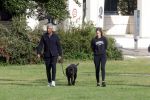 Amsterdam 23 augustus 2024
Frank Rijkaard en zijn vrouw Stephanie laten hun hond uit