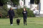 Amsterdam 23 augustus 2024
Frank Rijkaard en zijn vrouw Stephanie laten hun hond uit