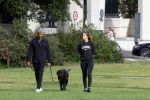 Amsterdam 23 augustus 2024
Frank Rijkaard en zijn vrouw Stephanie laten hun hond uit