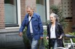 Amsterdam 22 augustus 2024
Joop Oonk met zijn vrouw op straat in Amsterdam.