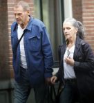 Amsterdam 22 augustus 2024
Joop Oonk met zijn vrouw op straat in Amsterdam.