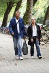 Amsterdam 22 augustus 2024
Joop Oonk met zijn vrouw op straat in Amsterdam.