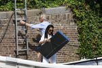 Amsterdam 11 augustus 2024
Jort Kelder en (een) vriendin op zijn sloep op de grachten van Amsterdam op mooie zonnige zondagmiddag . Ze varen naar zijn huis / appartement in omgeving Artis.