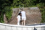 Amsterdam 11 augustus 2024
Jort Kelder en (een) vriendin op zijn sloep op de grachten van Amsterdam op mooie zonnige zondagmiddag . Ze varen naar zijn huis / appartement in omgeving Artis.