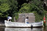 Amsterdam 11 augustus 2024
Jort Kelder en (een) vriendin op zijn sloep op de grachten van Amsterdam op mooie zonnige zondagmiddag . Ze varen naar zijn huis / appartement in omgeving Artis.