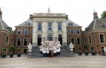 Den Haag 13 augustus 2024
Alle medaillewinnaars bij de olympische spelen op bezoek bij Koning Willem Alexander en Koningin Maxima op huis ten Bosch . oa aanwezig Femke Bol Sifan hassan Harrie Lavreysen Sharon v Rouwendaal Worthy de Jong Marit Bouwmeester Roy v d Berg de Hockey heren de hockey dames en alle roeiers.