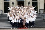 Den Haag 13 augustus 2024
Alle medaillewinnaars bij de olympische spelen op bezoek bij Koning Willem Alexander en Koningin Maxima op huis ten Bosch . oa aanwezig Femke Bol Sifan hassan Harrie Lavreysen Sharon v Rouwendaal Worthy de Jong Marit Bouwmeester Roy v d Berg de Hockey heren de hockey dames en alle roeiers.