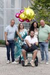 Helmond 30 augustus 2024
Mark Gillis wordt uit het ziekenhuis ontslagen waar hij ruim 9 weken heeft gelegen . Zijn vader Peter Gillis Wendy v Hout en broer Ruud Gillis en zus Inge Gillis halen hem op.