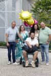 Helmond 30 augustus 2024
Mark Gillis wordt uit het ziekenhuis ontslagen waar hij ruim 9 weken heeft gelegen . Zijn vader Peter Gillis Wendy v Hout en broer Ruud Gillis en zus Inge Gillis halen hem op.