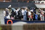 Amsterdam augustus 2024
Prinses Amalia heeft haar ontgroeningsweek in Amsterdam . Ze slapen in het Frans Otten Stadion met alle medestudenten . Ze gaan met fiets de stad in . Het regent meerdere dagen . Ook gaan ze varen  met een sloep  op de Amstel.