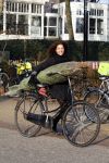 Amsterdam 15 december 2015 
Paula v d Oest met kerstboom vondelpark CS