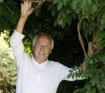Loosdrecht 30 juli 2024
Peter Koelewijn bij zijn huis in Loosdrecht.