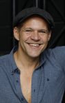 Molenaarsgraaf 26 augustus 2024
Presntatie cast Shrek met oa Rene v Kooten Linda Verstraten Qshans Thode en Darren v d Lek . Michael v Hoorne is de producent