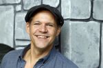Molenaarsgraaf 26 augustus 2024
Presntatie cast Shrek met oa Rene v Kooten Linda Verstraten Qshans Thode en Darren v d Lek . Michael v Hoorne is de producent