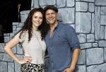 Molenaarsgraaf 26 augustus 2024
Presntatie cast Shrek met oa Rene v Kooten Linda Verstraten Qshans Thode en Darren v d Lek . Michael v Hoorne is de producent