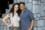 Molenaarsgraaf 26 augustus 2024
Presntatie cast Shrek met oa Rene v Kooten Linda Verstraten Qshans Thode en Darren v d Lek . Michael v Hoorne is de producent