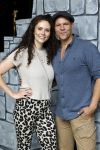 Molenaarsgraaf 26 augustus 2024
Presntatie cast Shrek met oa Rene v Kooten Linda Verstraten Qshans Thode en Darren v d Lek . Michael v Hoorne is de producent