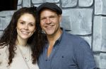 Molenaarsgraaf 26 augustus 2024
Presntatie cast Shrek met oa Rene v Kooten Linda Verstraten Qshans Thode en Darren v d Lek . Michael v Hoorne is de producent