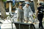 Amsterdam 8 augustus 2024
Rob Houwer met zijn vrouw op de cornelis schuytstraat.