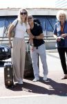 Schiphol 10 augustus 2024
Rob Kamphues en vriendin Kristi Nieuwenhuijse vertrekken vanaf schiphol voor hun vakantie naar Noorwegen.