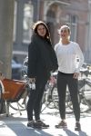 Amsterdam 29 september en 1 oktober 2015
De zwangere vrouw van Arie Boomsma, Romy Houwer  met haar zus Ruby Houwer (Beide dochters van Rob Houwer) in Amsterdam.