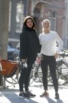 Amsterdam 29 september en 1 oktober 2015
De zwangere vrouw van Arie Boomsma, Romy Houwer  met haar zus Ruby Houwer (Beide dochters van Rob Houwer) in Amsterdam.