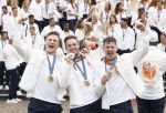 Den Haag 13 augustus 2024
Alle medaillewinnaars bij de olympische spelen op bezoek bij Koning Willem Alexander en Koningin Maxima op huis ten Bosch . oa aanwezig Femke Bol Sifan hassan Harrie Lavreysen Sharon v Rouwendaal Worthy de Jong Marit Bouwmeester Roy v d Berg de Hockey heren de hockey dames en alle roeiers. Roy v d Berg Jeffrey Hoogland en Harrie Lavreysen