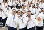 Den Haag 13 augustus 2024
Alle medaillewinnaars bij de olympische spelen op bezoek bij Koning Willem Alexander en Koningin Maxima op huis ten Bosch . oa aanwezig Femke Bol Sifan hassan Harrie Lavreysen Sharon v Rouwendaal Worthy de Jong Marit Bouwmeester Roy v d Berg de Hockey heren de hockey dames en alle roeiers. Roy v d Berg Jeffrey Hoogland en Harrie Lavreysen