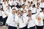 Den Haag 13 augustus 2024
Alle medaillewinnaars bij de olympische spelen op bezoek bij Koning Willem Alexander en Koningin Maxima op huis ten Bosch . oa aanwezig Femke Bol Sifan hassan Harrie Lavreysen Sharon v Rouwendaal Worthy de Jong Marit Bouwmeester Roy v d Berg de Hockey heren de hockey dames en alle roeiers. Roy v d Berg Jeffrey Hoogland en Harrie Lavreysen