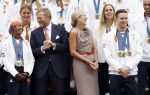 Den Haag 13 augustus 2024
Alle medaillewinnaars bij de olympische spelen op bezoek bij Koning Willem Alexander en Koningin Maxima op huis ten Bosch . oa aanwezig Femke Bol Sifan hassan Harrie Lavreysen Sharon v Rouwendaal Worthy de Jong Marit Bouwmeester Roy v d Berg de Hockey heren de hockey dames en alle roeiers.