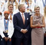 Den Haag 13 augustus 2024
Alle medaillewinnaars bij de olympische spelen op bezoek bij Koning Willem Alexander en Koningin Maxima op huis ten Bosch . oa aanwezig Femke Bol Sifan hassan Harrie Lavreysen Sharon v Rouwendaal Worthy de Jong Marit Bouwmeester Roy v d Berg de Hockey heren de hockey dames en alle roeiers.