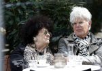 Laren 3 augustus 2025
Ad Visser met zijn vrouw op terras in het centrum van Laren .