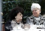 Laren 3 augustus 2025
Ad Visser met zijn vrouw op terras in het centrum van Laren .