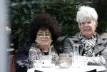 Laren 3 augustus 2025
Ad Visser met zijn vrouw op terras in het centrum van Laren .
