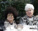 Laren 3 augustus 2025
Ad Visser met zijn vrouw op terras in het centrum van Laren .