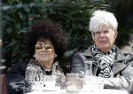 Laren 3 augustus 2025
Ad Visser met zijn vrouw op terras in het centrum van Laren .