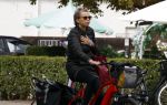 Blaricum 23 augustus 2025
Anita Witzier doet op de fiets boodschappen in het centrum van Blaricum