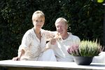Almere 21 augustus 2025
Berdien Stenberg met haar man Pieter Kleve in de tuin van hun huis .